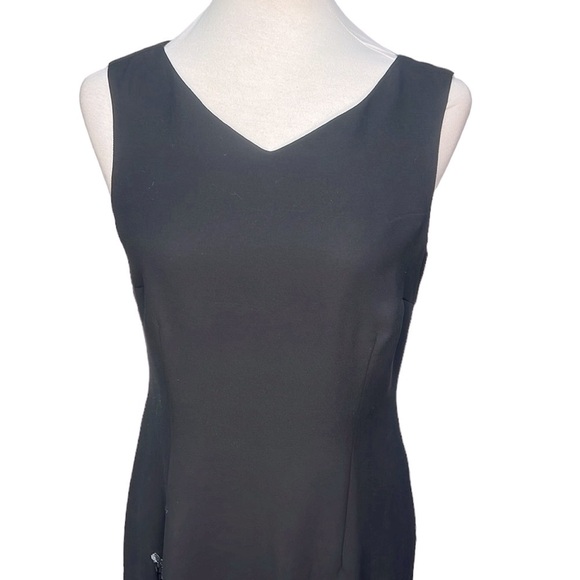 Harold’s Embroidered Floral Dress - Picture 4 of 4